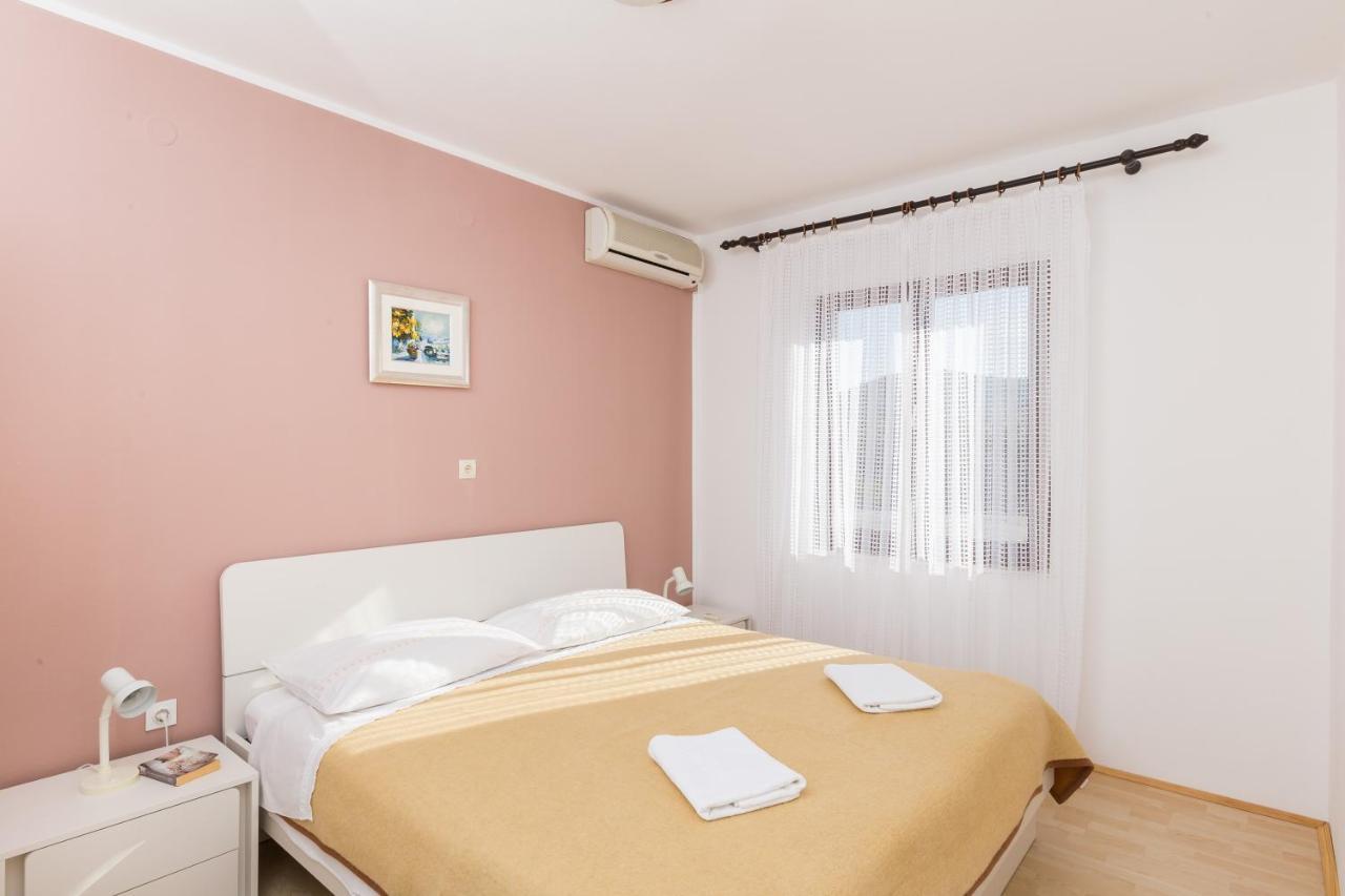 סלאנו Apartment & Rooms Villa Katarina מראה חיצוני תמונה